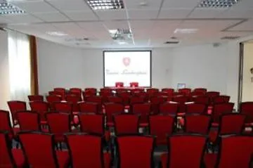 Tonino Lamborghini Business פארמה